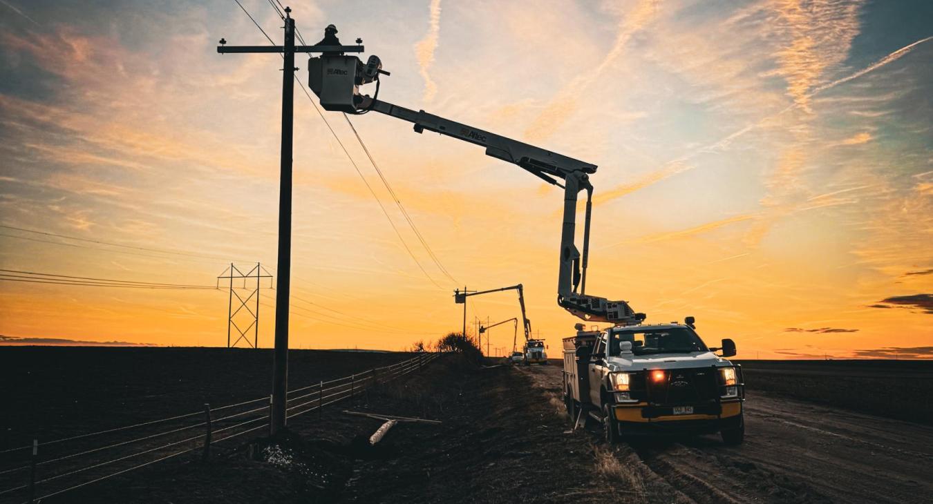 crews repair power lines